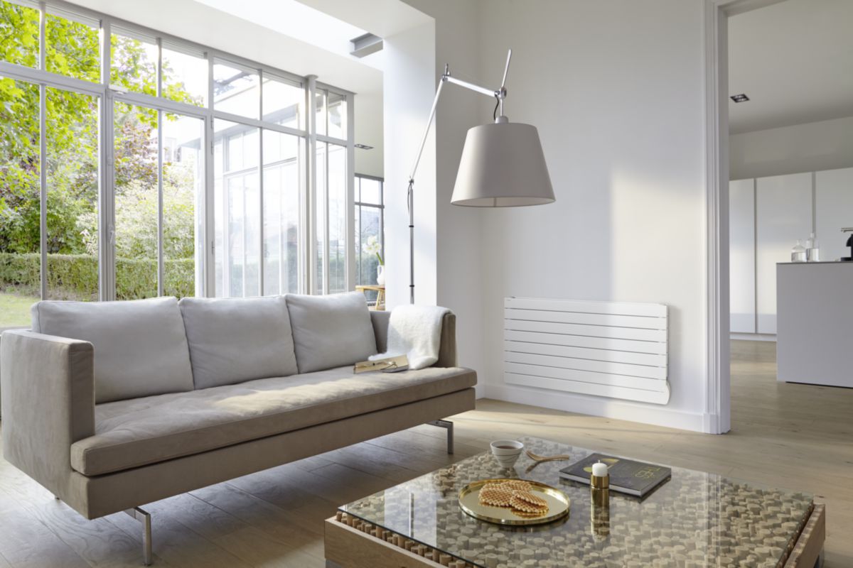 Radiateur électrique Acova Fassane Premium horizontal, commande radiofréquence RF, puissance 1000W, hauteur 444 mm, largeur 1117 mm, 6 éléments, Blanc RAL 9016 Réf. TVXD100-110/GF
